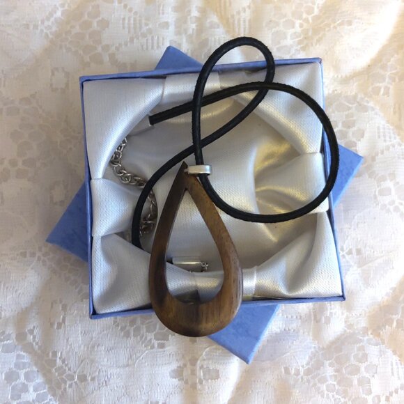 NEW Bauxo Black Leather Necklace with Brown Handmade Oval Wooden Pendant - Picture 6 of 6